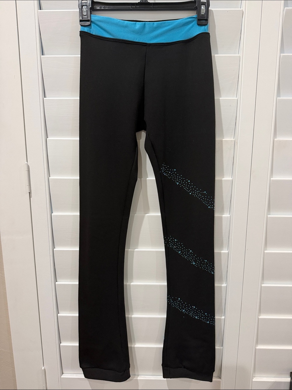 Liuhuo Girls' Black Figure Skating Pants with blue crystals size 150 (12 girls)